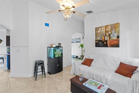 Casa en venta en Miami, Florida, 4 dormitorios, 137.68 m2 № 1351978 - foto 5