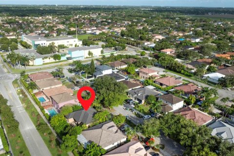 House in Miami, Florida 4 bedrooms, 137.68 sq.m. № 1351978 - photo 28