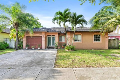 Villa ou maison à vendre à Miami, Floride: 4 chambres, 137.68 m2 № 1351978 - photo 3