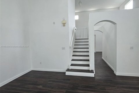 Villa ou maison à louer à Miami Gardens, Floride: 4 chambres, 226.77 m2 № 1352026 - photo 14