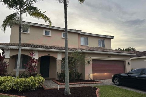 Villa ou maison à louer à Miami Gardens, Floride: 4 chambres, 226.77 m2 № 1352026 - photo 1