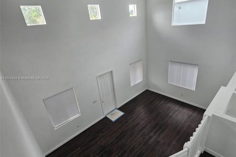 Villa ou maison à louer à Miami Gardens, Floride: 4 chambres, 226.77 m2 № 1352026 - photo 15