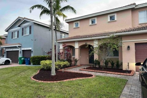 Villa ou maison à louer à Miami Gardens, Floride: 4 chambres, 226.77 m2 № 1352026 - photo 3