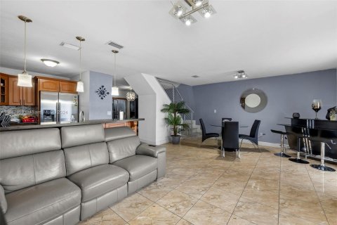 Townhouse in Miami, Florida 4 bedrooms, 125.33 sq.m. № 1345557 - photo 20