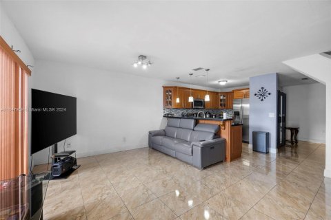 Touwnhouse à vendre à Miami, Floride: 4 chambres, 125.33 m2 № 1345557 - photo 2