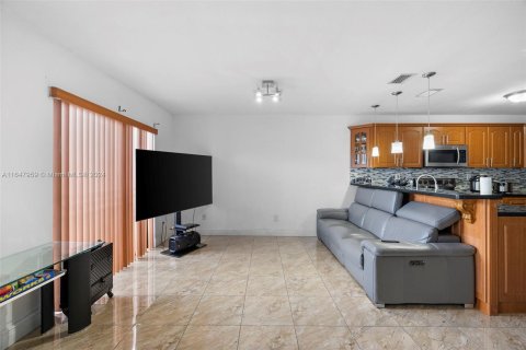 Townhouse in Miami, Florida 4 bedrooms, 125.33 sq.m. № 1345557 - photo 27