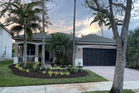 Villa ou maison à louer à Weston, Floride: 4 chambres, 196.49 m2 № 1345560 - photo 1