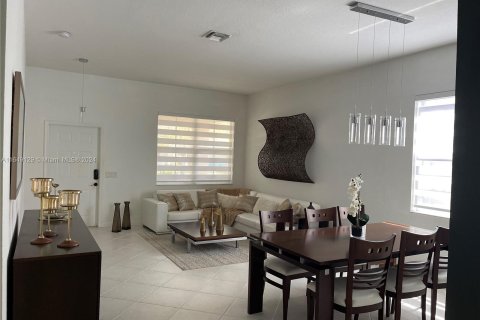 House in Weston, Florida 4 bedrooms, 196.49 sq.m. № 1345560 - photo 14