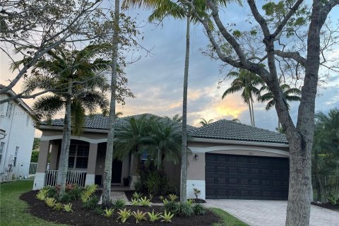 Villa ou maison à louer à Weston, Floride: 4 chambres, 196.49 m2 № 1345560 - photo 10