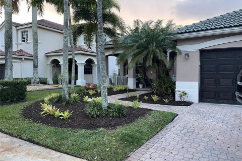 Villa ou maison à louer à Weston, Floride: 4 chambres, 196.49 m2 № 1345560 - photo 11