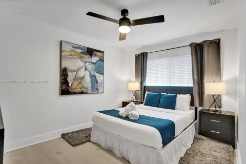 Casa en venta en Hollywood, Florida, 5 dormitorios, 166.3 m2 № 956284 - foto 9