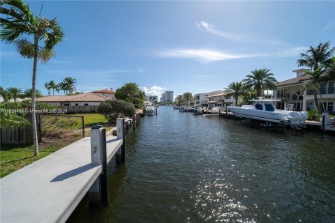 House in Fort Lauderdale, Florida 3 bedrooms, 188.13 sq.m. № 1271923 - photo 5