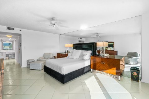Condo in Highland Beach, Florida, 2 bedrooms  № 1121072 - photo 21