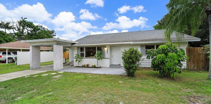 House in Sarasota, Florida 3 bedrooms, 131.36 sq.m. № 1344068