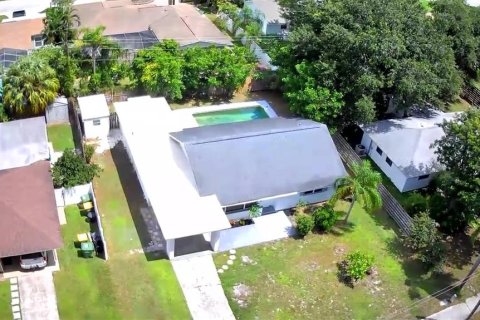 Villa ou maison à vendre à Sarasota, Floride: 3 chambres, 131.36 m2 № 1344068 - photo 29