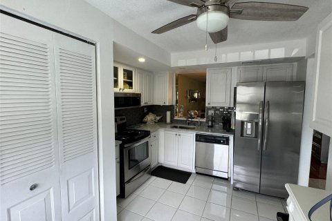 Condo in Margate, Florida, 2 bedrooms  № 1163177 - photo 13