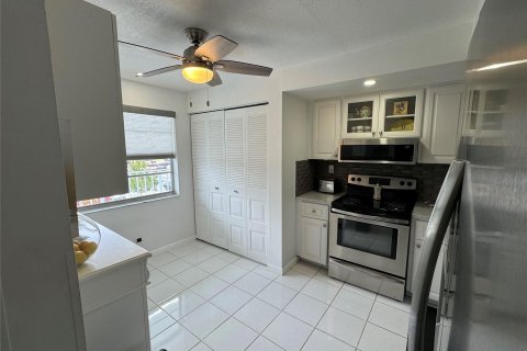 Condo in Margate, Florida, 2 bedrooms  № 1163177 - photo 15