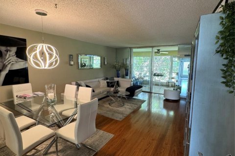 Condo in Margate, Florida, 2 bedrooms  № 1163177 - photo 1