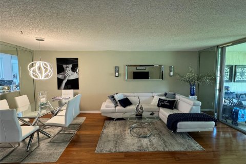 Condo in Margate, Florida, 2 bedrooms  № 1163177 - photo 2