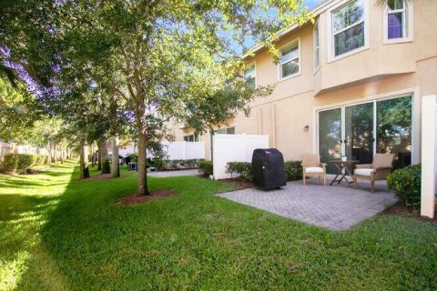 Townhouse in Lake Worth, Florida 3 bedrooms, 150.69 sq.m. № 1225851 - photo 9