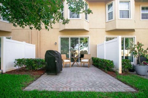 Townhouse in Lake Worth, Florida 3 bedrooms, 150.69 sq.m. № 1225851 - photo 11