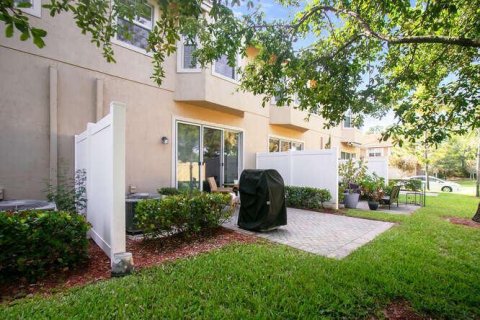 Townhouse in Lake Worth, Florida 3 bedrooms, 150.69 sq.m. № 1225851 - photo 10