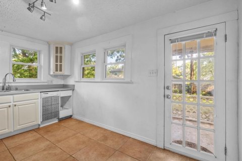 Villa ou maison à vendre à Tampa, Floride: 2 chambres, 83.52 m2 № 1358386 - photo 11