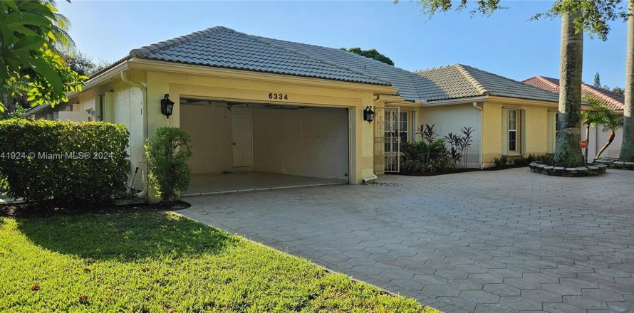 Villa ou maison à Coconut Creek, Floride 4 chambres, 216.28 m2 № 1320978