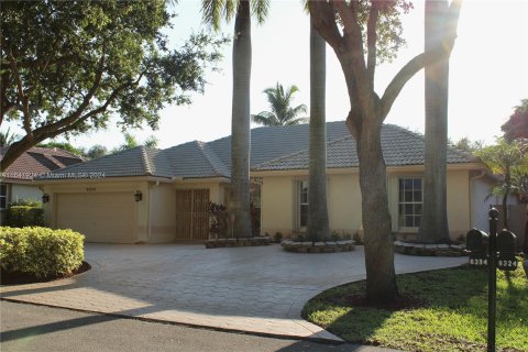 Villa ou maison à vendre à Coconut Creek, Floride: 4 chambres, 216.28 m2 № 1320978 - photo 3