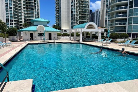 Condominio en venta en Sunny Isles Beach, Florida, 2 dormitorios, 163.51 m2 № 1320979 - foto 27