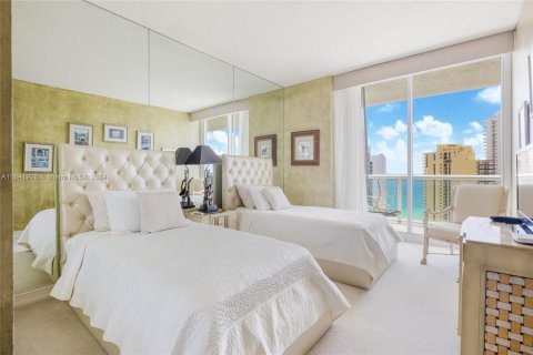 Condominio en venta en Sunny Isles Beach, Florida, 2 dormitorios, 163.51 m2 № 1320979 - foto 13