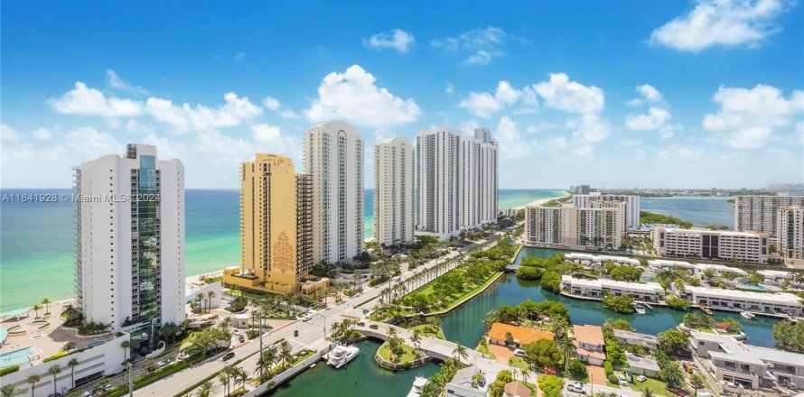 Condominio en Sunny Isles Beach, Florida, 2 dormitorios  № 1320979