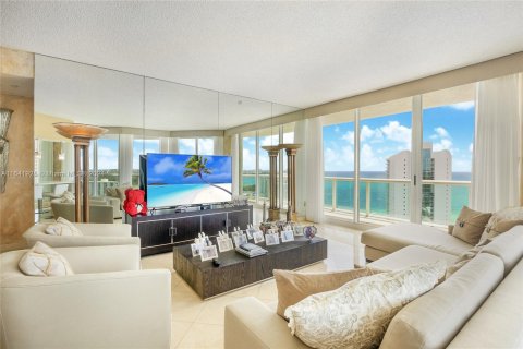 Condo in Sunny Isles Beach, Florida, 2 bedrooms  № 1320979 - photo 3