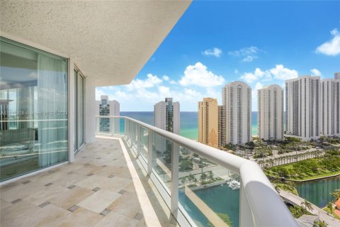 Condominio en venta en Sunny Isles Beach, Florida, 2 dormitorios, 163.51 m2 № 1320979 - foto 15