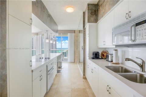 Condo in Sunny Isles Beach, Florida, 2 bedrooms  № 1320979 - photo 6