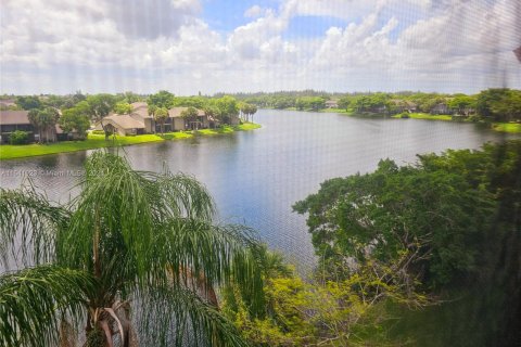 Copropriété à vendre à Sunrise, Floride: 2 chambres, 99.78 m2 № 1320977 - photo 3