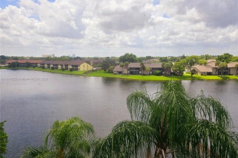 Copropriété à vendre à Sunrise, Floride: 2 chambres, 99.78 m2 № 1320977 - photo 4