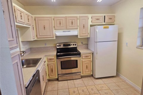 Condo in Sunrise, Florida, 2 bedrooms  № 1320977 - photo 9