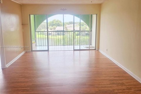 Copropriété à vendre à Sunrise, Floride: 2 chambres, 99.78 m2 № 1320977 - photo 5