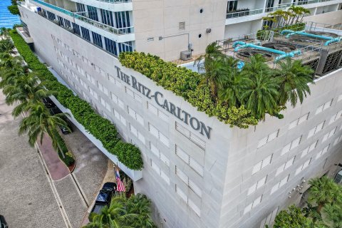 Condo in Fort Lauderdale, Florida, 2 bedrooms  № 913278 - photo 11