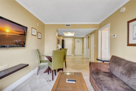 Condo in Miami, Florida, 1 bedroom  № 927093 - photo 5