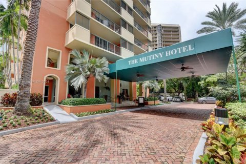 Condo in Miami, Florida, 1 bedroom  № 927093 - photo 13