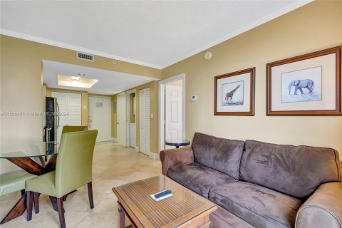 Condo in Miami, Florida, 1 bedroom  № 927093 - photo 6