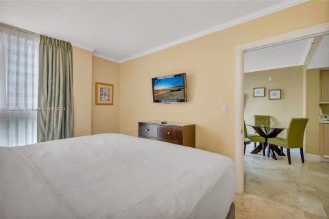 Condo in Miami, Florida, 1 bedroom  № 927093 - photo 7