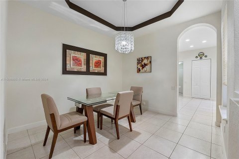 Townhouse in Hollywood, Florida 3 bedrooms, 214.05 sq.m. № 927094 - photo 9