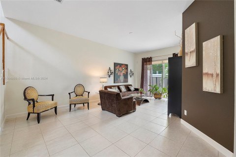 Touwnhouse à vendre à Hollywood, Floride: 3 chambres, 214.05 m2 № 927094 - photo 23