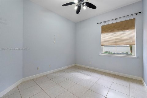 Townhouse in Hollywood, Florida 3 bedrooms, 214.05 sq.m. № 927094 - photo 18