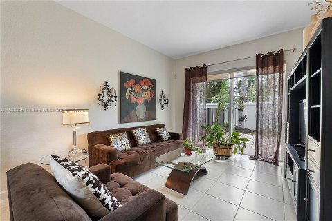 Townhouse in Hollywood, Florida 3 bedrooms, 214.05 sq.m. № 927094 - photo 24