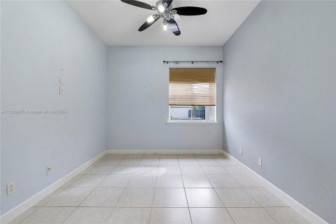 Townhouse in Hollywood, Florida 3 bedrooms, 214.05 sq.m. № 927094 - photo 17
