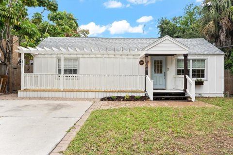 House in Tampa, Florida 2 bedrooms, 96.62 sq.m. № 1338173 - photo 1